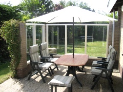 Ruime omgroeide tuin